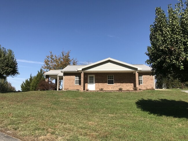 Building Photo - 3 bedroom close to Interstate in Kodak! On...