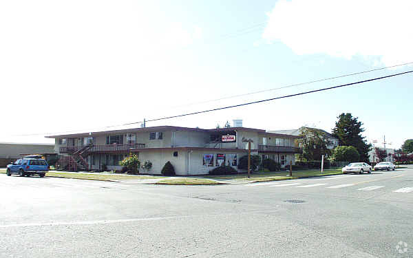 Primary Photo - Columbian Apartments