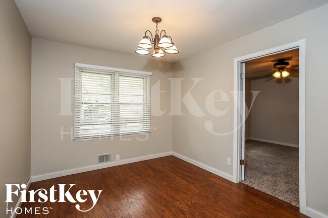 Foto del edificio - 607 NE Main St