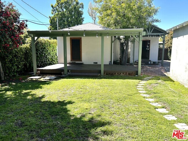 Foto del edificio - 5644 Mammoth Ave