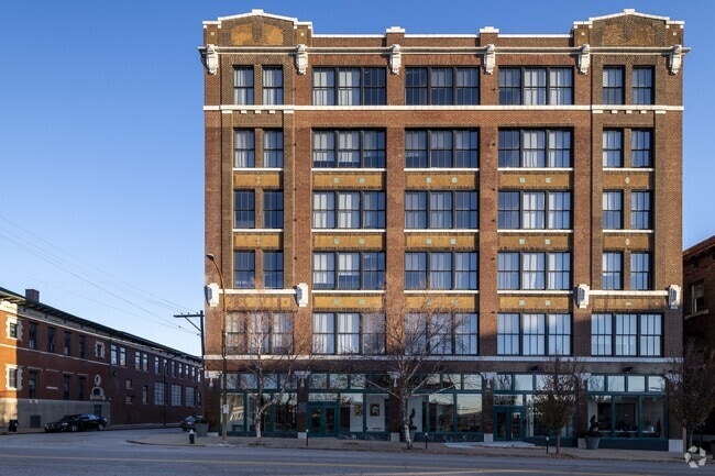Building Photo - The Draper