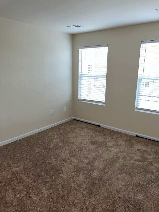 Foto del edificio - 5 Lookout Dr