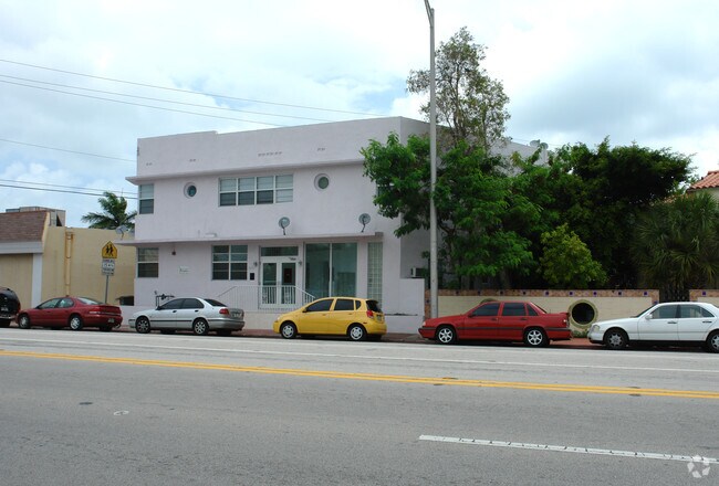 Foto del edificio - 6981 Indian Creek Dr