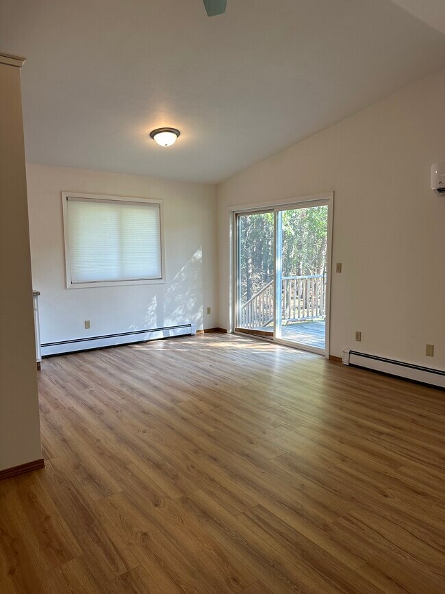 Foto del edificio - 1830 Tamarack St