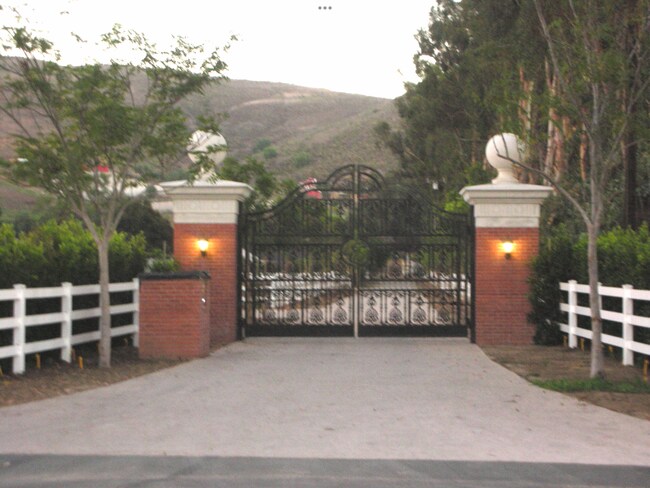 Foto del edificio - 1666 E Los Angeles Ave