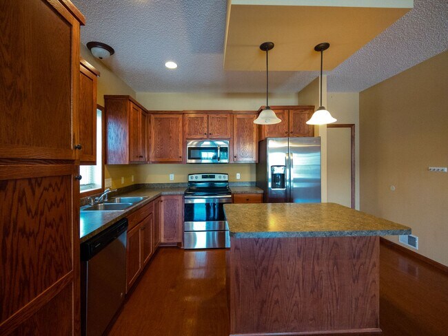 Building Photo - Detached town home. *3Bed*2.5Bath Avail Fe...