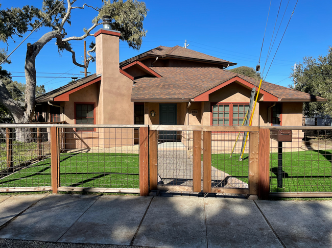 Building Photo - Beautiful Mediterranean 2-Bedroom House in...