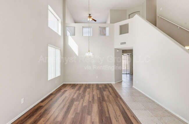 Foto del edificio - 3722 N 105th Dr