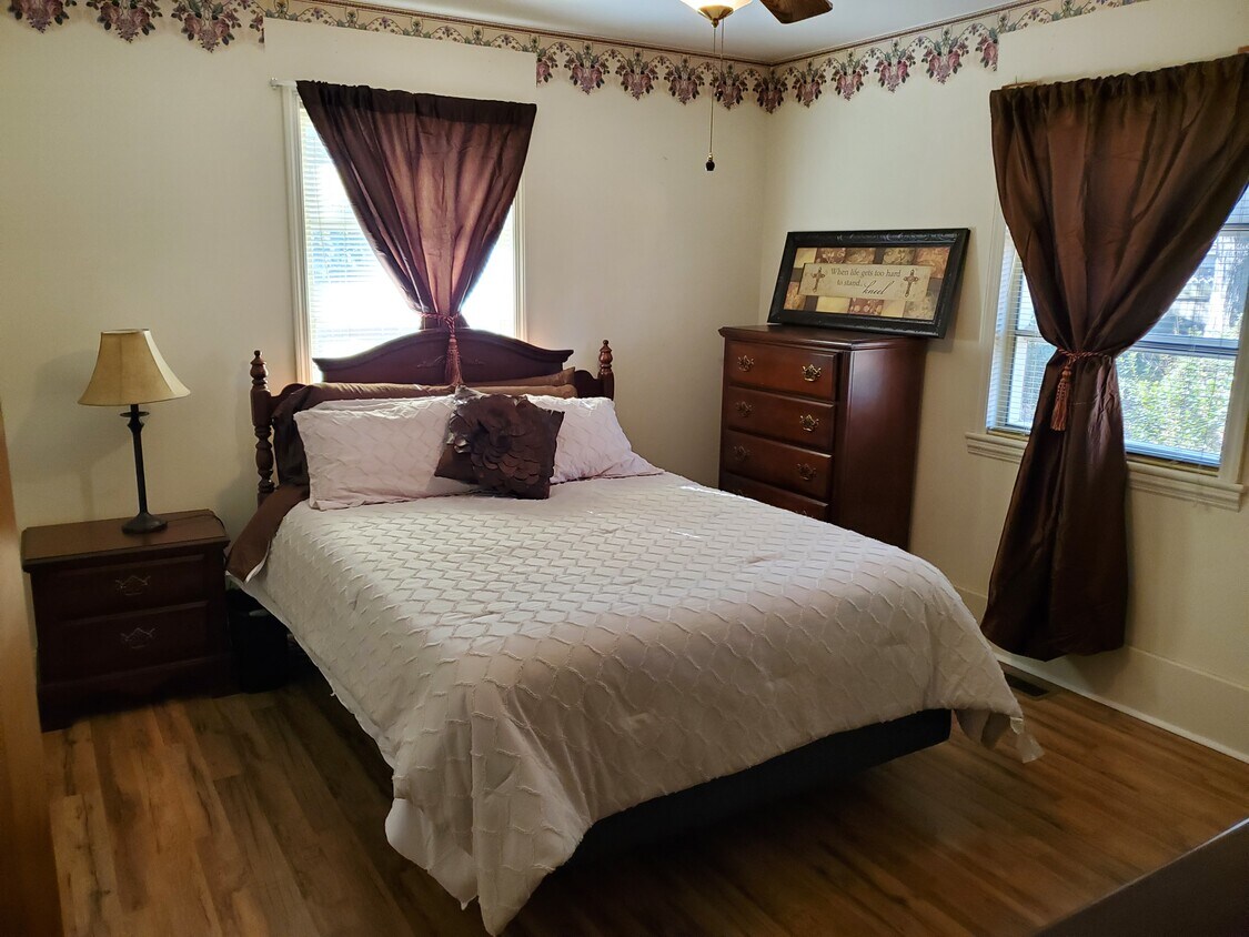 Foto principal - 307 W 18th St