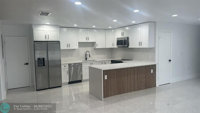 Building Photo - 4101 SW 48th Ct