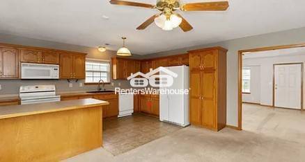 Building Photo - 3 Bed, 2 Bath Home in Raymore! Available 8...