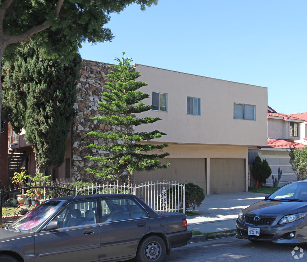 Building Photo - 6019 Templeton St