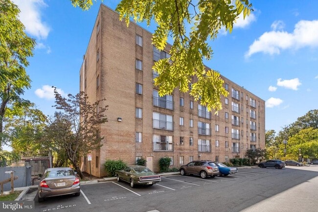 Building Photo - 4241 Columbia Pike