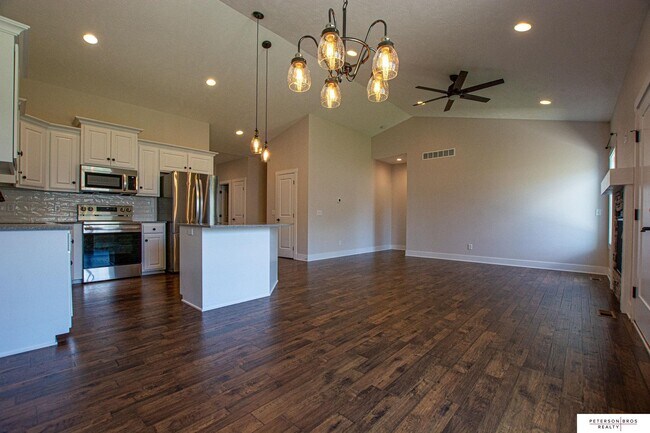 Building Photo - 2712 Viking Cir
