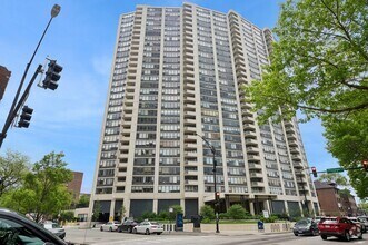 Building Photo - 3930 N Pine Grove Ave