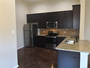 Building Photo - 233 Joanne Lp