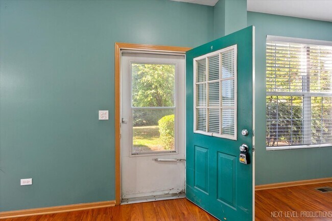 Foto del edificio - 611 Waterview Ct