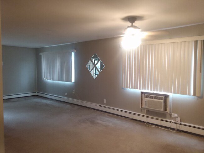 Building Photo - 212 Collen Dr