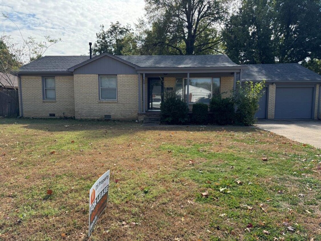 Foto principal - 3 bed 1bath in Norman! Easy to show and re...