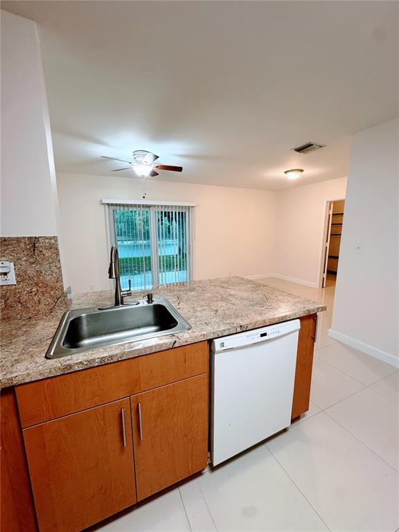 Foto del edificio - 7610 NW 73rd Ter