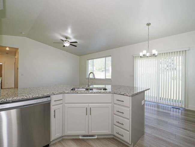 Building Photo - 3 Bedroom 2 Bathroom Lehi Home