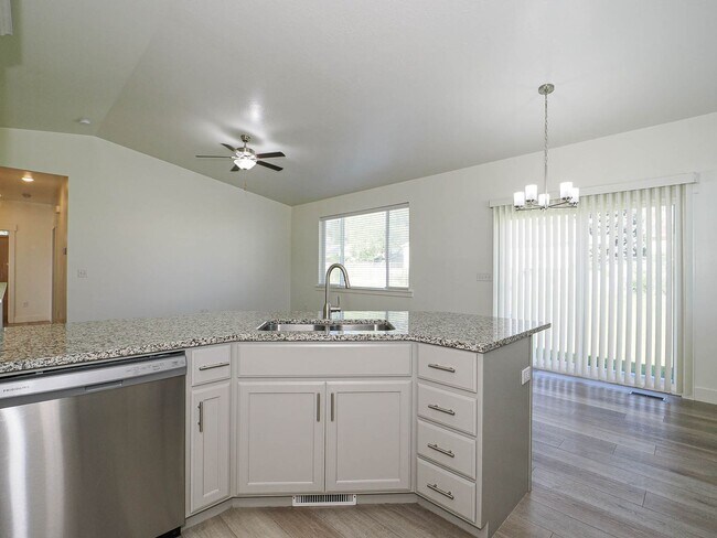 Foto del edificio - 3 Bedroom 2 Bathroom Lehi Home