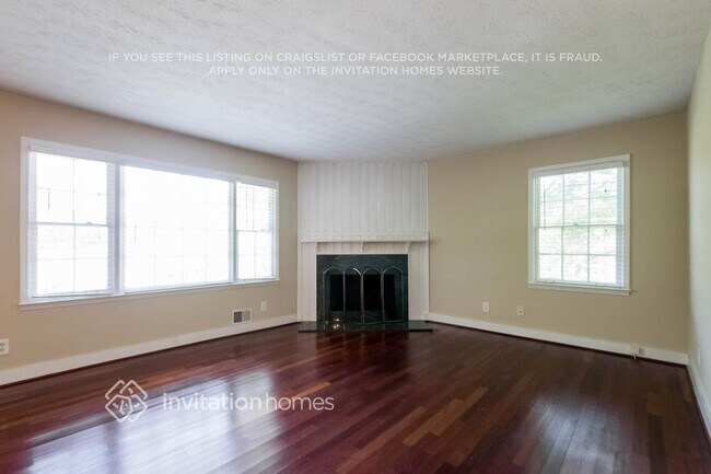 Foto del edificio - 215 Simpson Dr NE