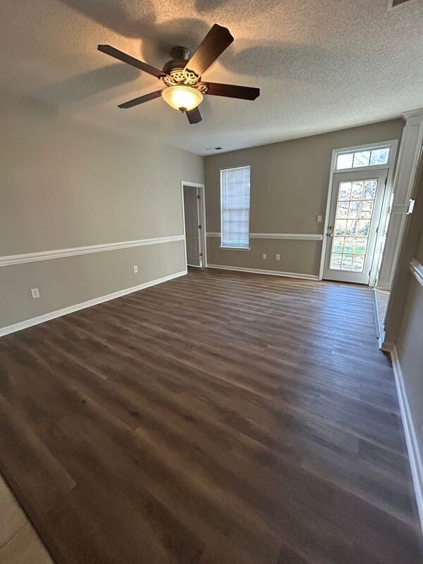 Building Photo - 4729 Sahalee Ln