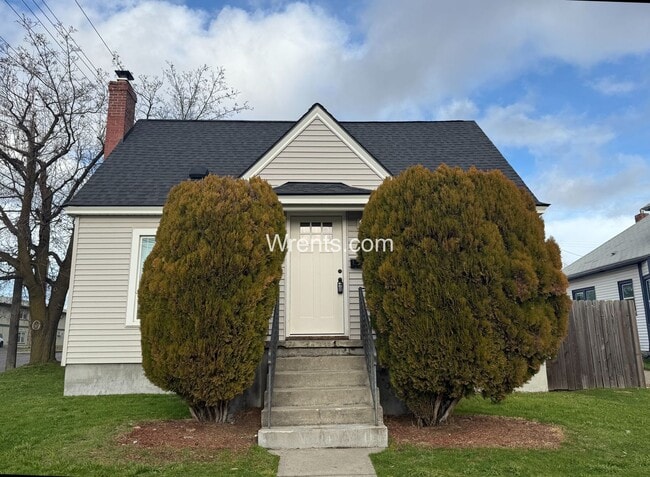 Foto del edificio - 5 bed 2.5 bath home