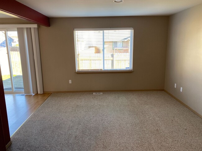 Building Photo - Nice Three Bedroom in Sedro Woolley