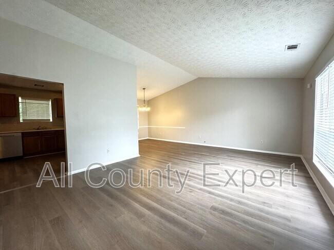 Foto del edificio - 7156 Lone Oak Way