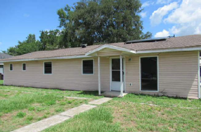 Foto principal - 3 bedroom in Fort Meade FL 33841