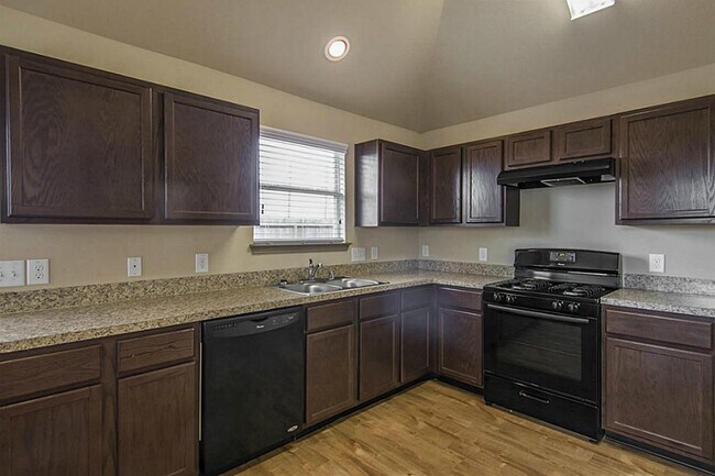 Foto del edificio - 5750 Kyle Cove Dr