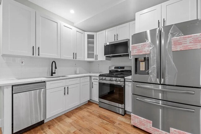 Building Photo - 238 Wyona St