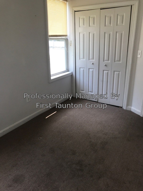Building Photo - 458 Weir St