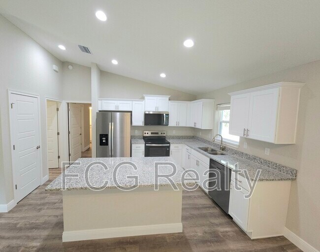 Foto del edificio - 9115 N Sandree Dr