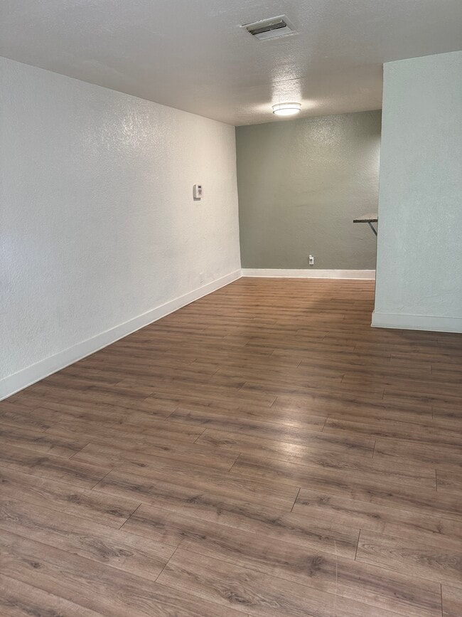 Building Photo - 5827 NW 22nd Ct