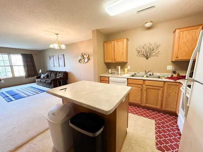 Foto del edificio - Townhome in Quiet NW Rochester Neighborhood!