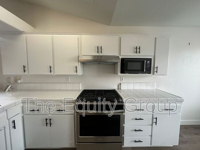 Building Photo - 1421 E Mesa Ct