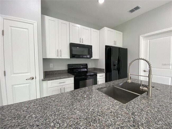Building Photo - 853 Trina Ln