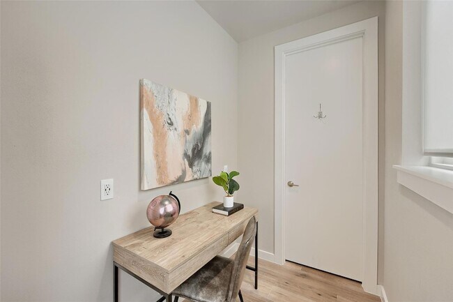 Foto del edificio - 2301 Bluebonnet Ln