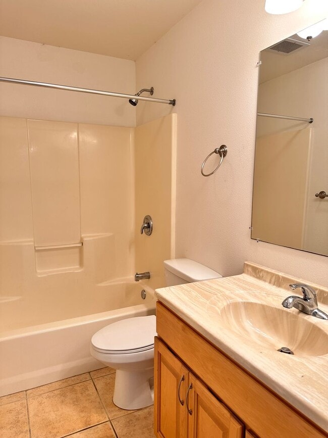 Building Photo - Lease Pending - Ponahawai Quadplex
