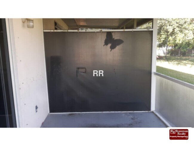 Foto del edificio - 3/2  includes lawn care