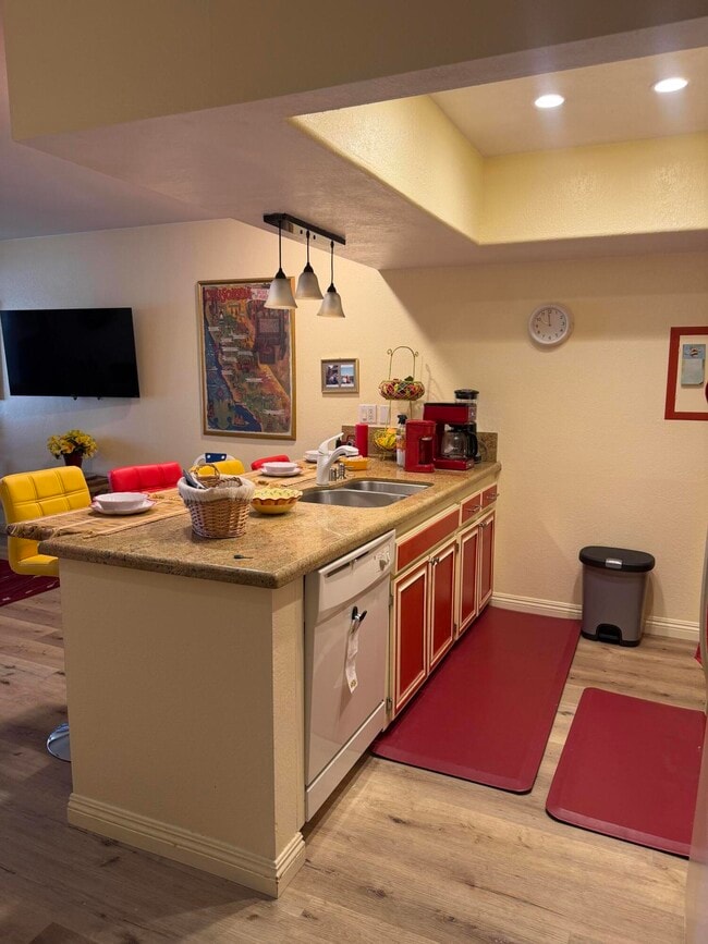 Building Photo - 1655 E Palm Canyon Dr