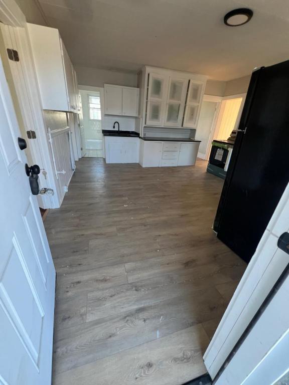 Primary Photo - 65 Charlton St