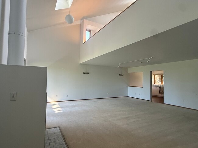 Building Photo - 1049 Danby Rd