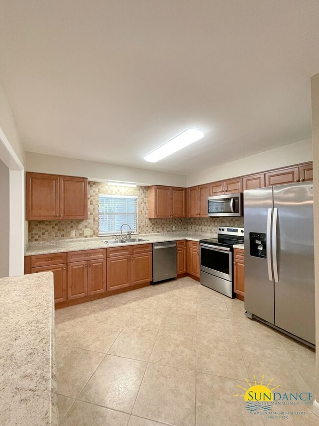 Foto del edificio - Beautiful 3 Bedroom Townhouse Close to Bot...