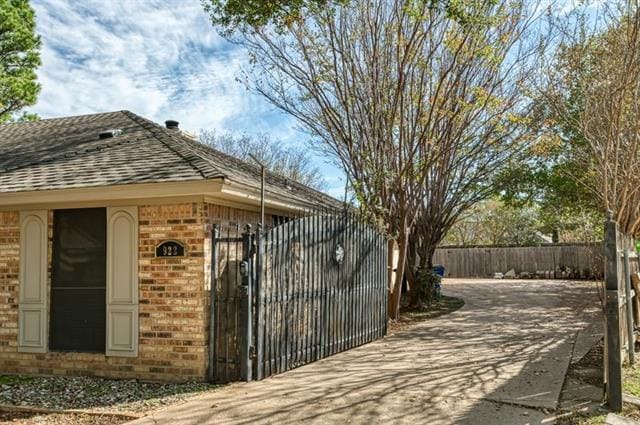 Building Photo - 922 Kingston Dr