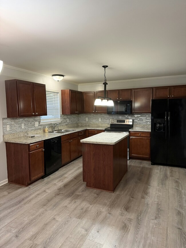 Building Photo - 14286 Marshall Dr