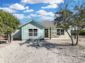 Building Photo - 2708 Golf Dr